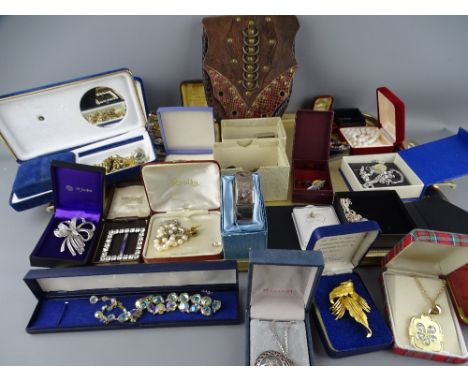 QUANTITY OF VINTAGE &amp; LATER COSTUME JEWELLERY AND COLLECTABLES including a chased decorated silver bangle, a Birmingham 1