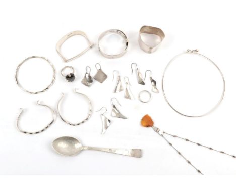 A Small Collection of Jewellery, by Vincent James Ashworth, comprising a napkin ring, four silver bangles of varying designs,