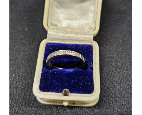 18 CARAT WHITE GOLD DIAMOND SET ETERNITY RING, WEIGHT APPROX 2.5 GRAMS