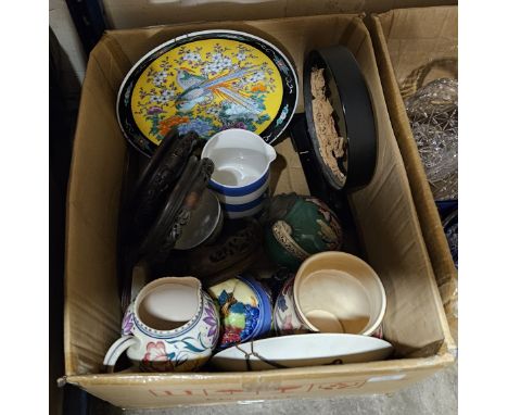 BOX CONTAINING CHINESE CARVED VASE PEDESTALS, TEAPOT, CORNISH WARE JUG, JAPANESE CHARGER, POOLE JUG, MANTLE CLOCK, TEAPOTS ET