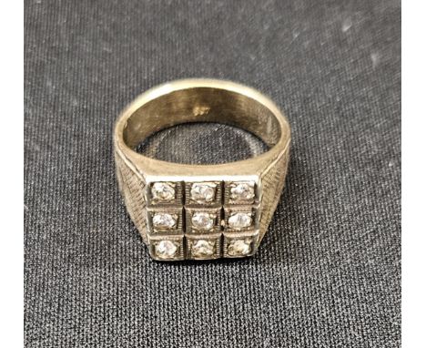 9 CARAT GOLD STONE SET GENTS RING, WEIGHT APPROX 7.3 GRAMS