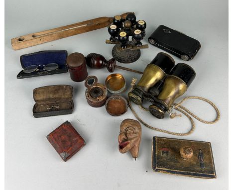 AN ASSORTMENT OF MISCELLANEOUS OBJECTS to include a pair of 9ct gold spectacles in a case, a vintage Kodak camera, a pair of 