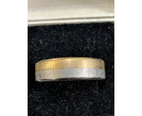 Gents titanium &amp; 9ct gold ring  - 5.2g