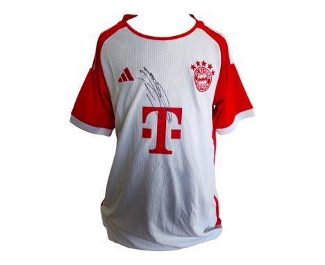 Alphonso Davies signed Bayern Munich men's shirt Adidas size medium with tags. Good Condition. All autographs come with a Cer