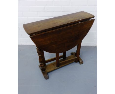 A 19th century mahogany gate leg table having a moulded oval top raised on turned supports, 74 x 69cm 