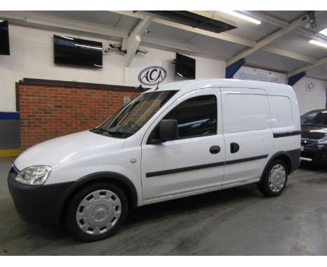 Make &amp; Model: Vauxhall Combo 1700 CDTIDate of Reg: CK60 GPXColour: Whitecc: 1686MoT: 10-12-2021Fuel Type: DIESELMileage: 