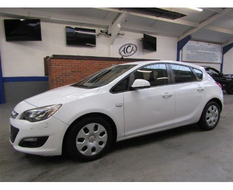 Make &amp; Model: Vauxhall Astra ES CDTIDate of Reg: OU13 FSOColour: Whitecc: 1248MoT: 26-05-2022Fuel Type: DIESELMileage: 17