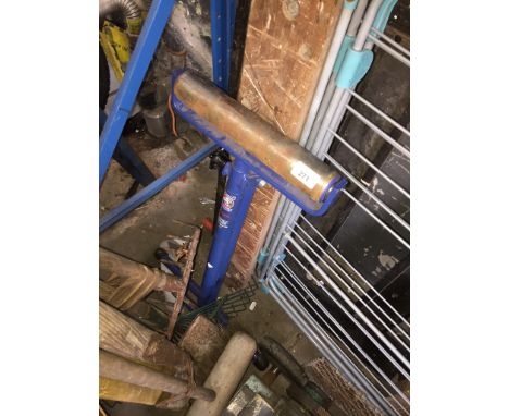 A stand roller. 