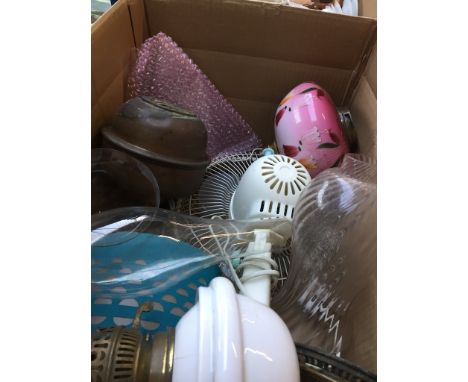 A box of misc including 2 paraffin lamps, desk fan and a table lamp. 