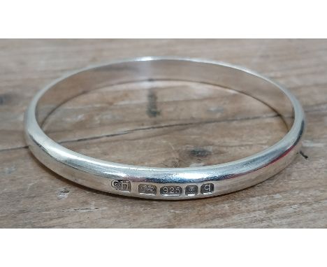 A Guild of Silversmiths silver bangle by David Hart, diameter 68mm, weight 54.5g.  Condition - good, minor wear only.