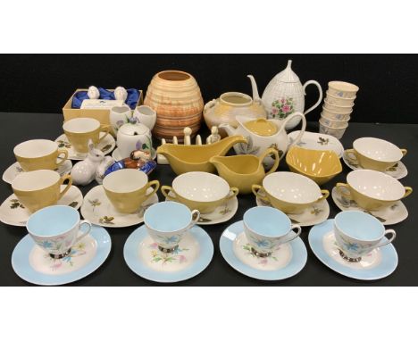 Mid century ceramics including; Midwinter tea set for four comprised of; tea pot, milk jug, sugar bowl, four tea cups and sau