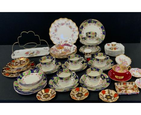 Ceramics - Royal Crown Derby Old Avesbury, two wavy rim plates, side plate, (1st), Royal Antoinette dinner plate (2nds), Pinx