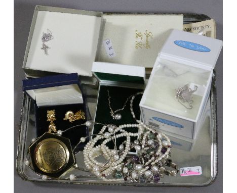 A collection of ladies costume jewellery to include 9ct pendant on chain, pearl bracelets and necklaces, cufflinks etc.