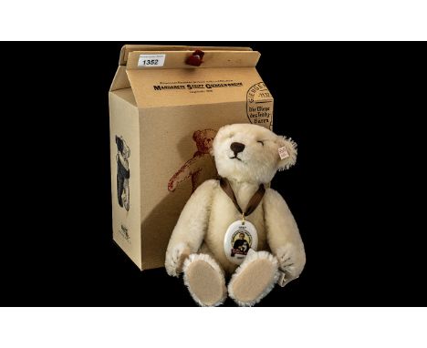 Margarete Steiff Giengen/Brenz Teddy Bear, with original box.   Serial No. 670183. EAN 670190.  