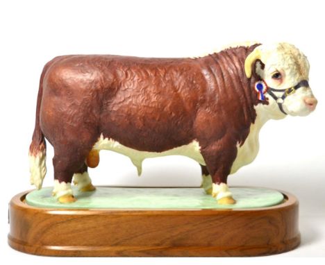 Royal Worcester Hereford Bull ''Vern Inspiration'', model No. RW3668 by Doris Lindner, limited edition of 1000, on wooden pli