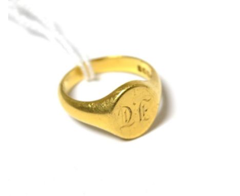 An 18ct gold signet ring 