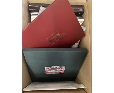 STAMPS BRITISH COMMONWEALTH, box with various modern special presentation folders, year books etc. Lots of U/M stamps include