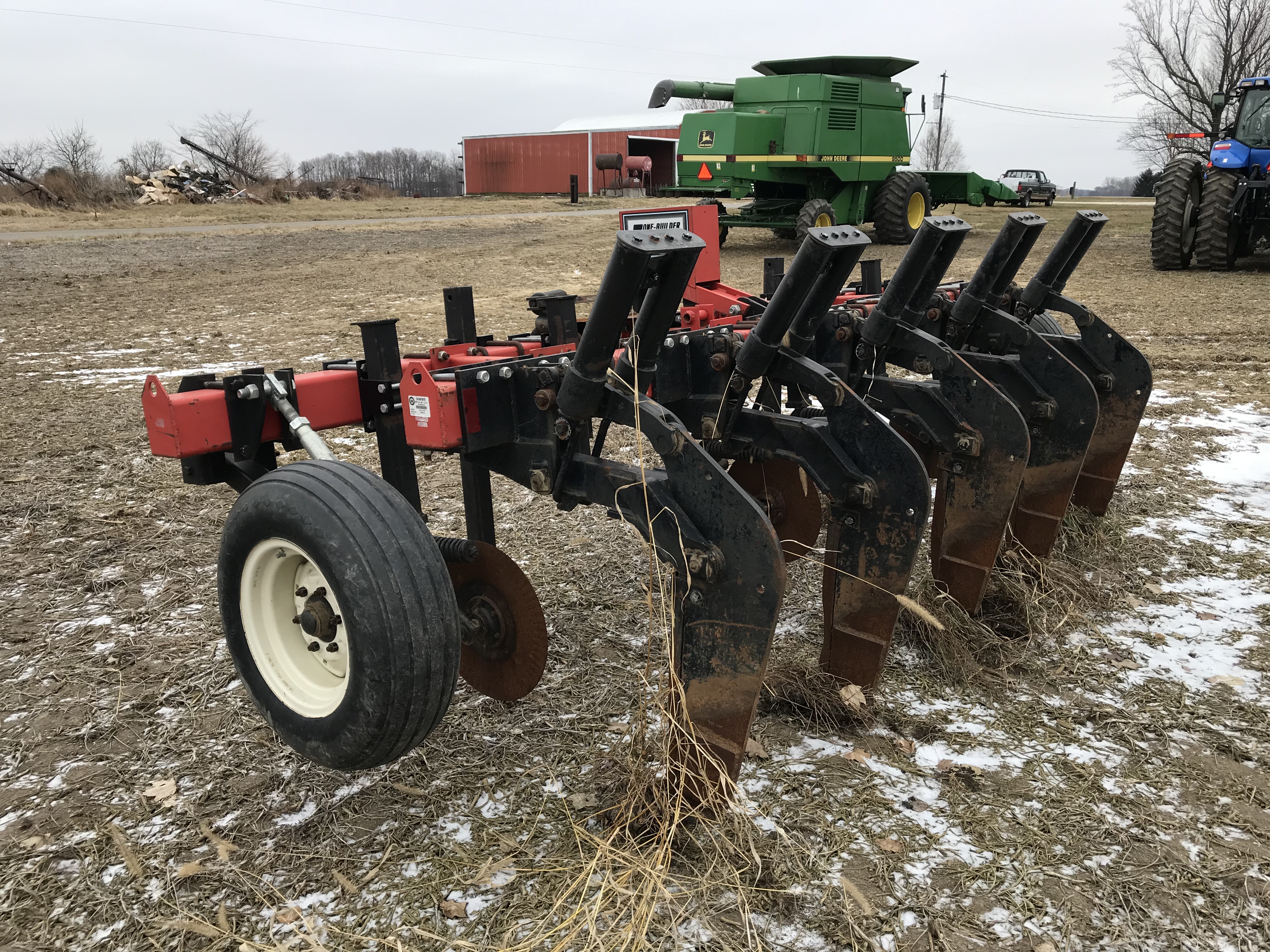 UNVERFERTH 5 SHANK INLINE RIPPER, 3PT., AUTOMATIC RESET SHANKS