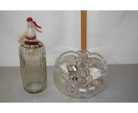 Mixed Lot: Glass bowls, soda syphon, napkin rings, pair of small Worcester vases etc