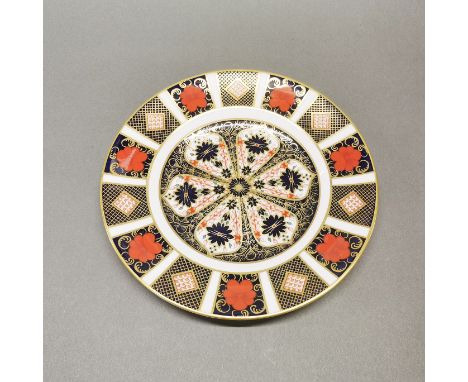 A Royal Crown Derby cabinet plate, Dia. 21.5cm.
