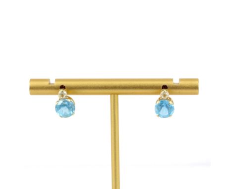 A pair of 9ct yellow gold stud earrings set with blue topaz and white stones, L. 1cm.