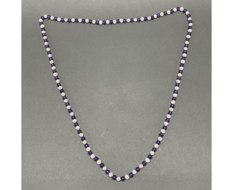 A single strand necklace of amethyst beads and cultured pearls. L. 120cm.