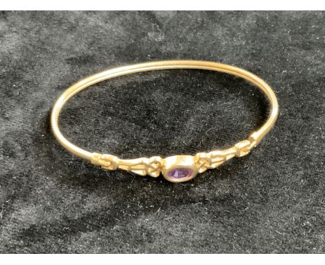 A 9ct gold and amethyst bangle. Total weight 7 grams. 