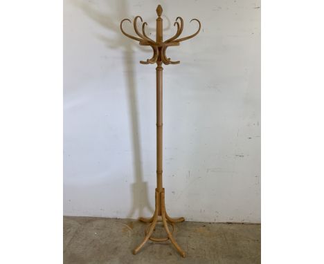 A bentwood hat stand with six branches in light wood. H:190cm