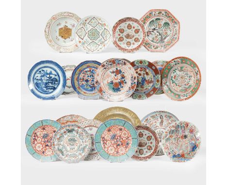 TWENTY-ONE CHINESE DISHESMOSTLY 18TH CENTURY30.5cm max. (21)WITHOUT RESERVE本拍品不設底價。From the Helen Espir Collection.Comprising
