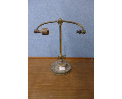 An early 20th Century brass desk lamp 