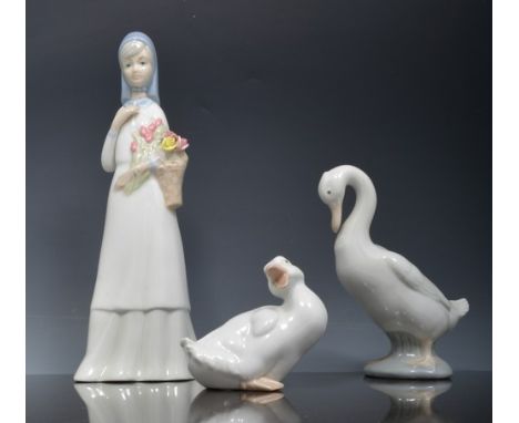 Nao model of a swan, 16cm, a Lladro goose, two Nao ducks and two Spanish porcelain figures (6).