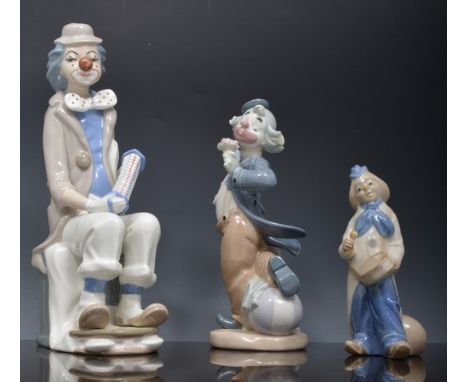 Nao model of a clown, 22cm and four other Spanish models of clowns (5).