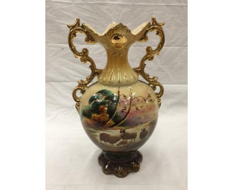 A VINTAGE HAND PAINTED URN WITH GILT DETAILING AND INDISTINCT SIGNATURE TO ART ON FRONT AND RAISED SIGNATURE TO CERAMIC ON TH