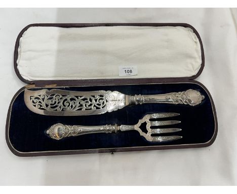 A VINTAGE BOXED SET OF FISH SERVERS 
