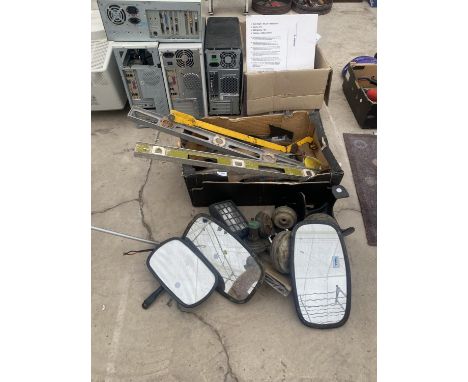 AN ASSORTMENT OF TOOLS TO INCLUDE DRAIN BUNGS, HACK SAWS AND SPIRIT LEVELS ETC 