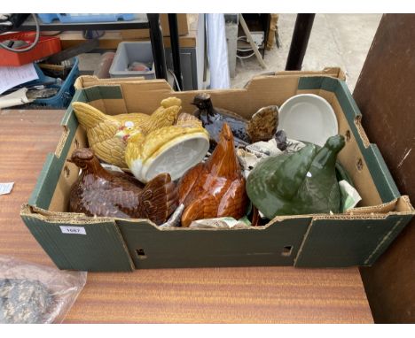AN ASSORTMENT OF CERAMIC HEN EGG CROCKS 
