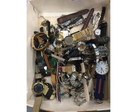 A QUANTITY OF WRISTWATCHES TO INCLUDE TIMEX, ETC 