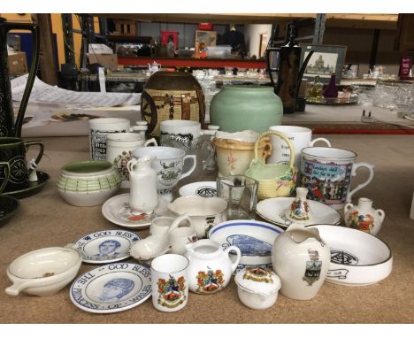A QUANTITY OF CERAMICS TO INCLUDE MINIATURE GOSS WARE, VASES, PIN TRAYS, VINTAGE CUPS, ETC 