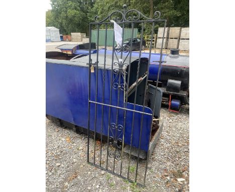 A SINGLE PEDESTRIAN GARDEN GATE (H:6FT 3" W:2FT 7") 