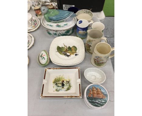 A QUANTITY OF CERAMIC ITEMS TO INCLUDE ALFRED MEAKIN BIRD THEMED PLATES, A DUCK CASSEROLE DISH, HUNTING THEMED JUG AND TANKAR