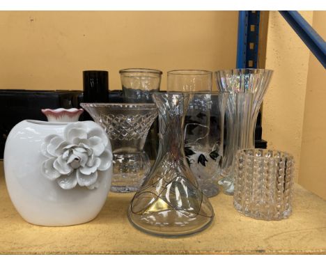 A QUANTITY OF GLASSWARE TO INCLUDE VASES PLUS CERAMIC VASES 