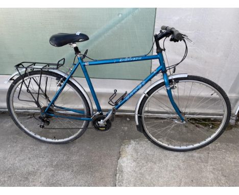 A VINTAGE DAWES SYNTHESIS GENTS BIKE WITH 21 SPEED GEAR SYSTEM 