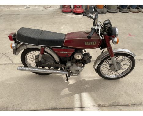 A 1981 YAMAHA 100 MOTORCYCLE - REGISTERED WITH DVLA - THIS ITEM IS A BARN FIND FOR RESTORATION AND NO WARRANTY IS GIVEN 