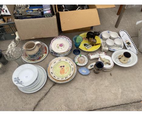 AN ASSORTMENT OF CERAMIC ITEMS TO INCLUDE PLATES, BOWLS AND CUPS ETC 