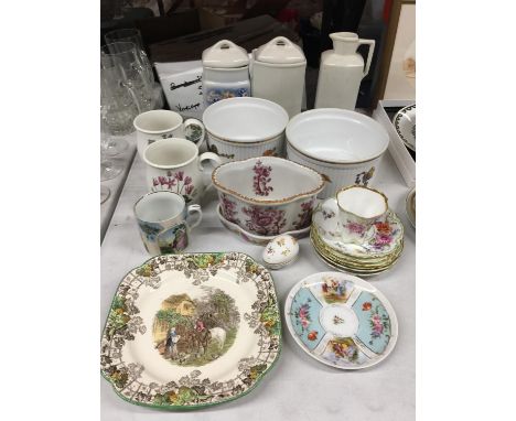 A QUANTITY OF CERAMICS TO INCLUDE ROYAL WORCESTER 'EVESHAM' SERVING BOWLS, PORTMERION 'BOTANIC GARDEN' MUGS, COPELAND SPODE P