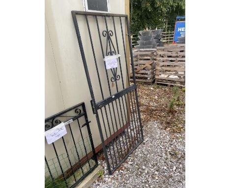A SINGLE PEDESTRIAN GARDEN GATE (H:6FT 10" W:2FT 10") 