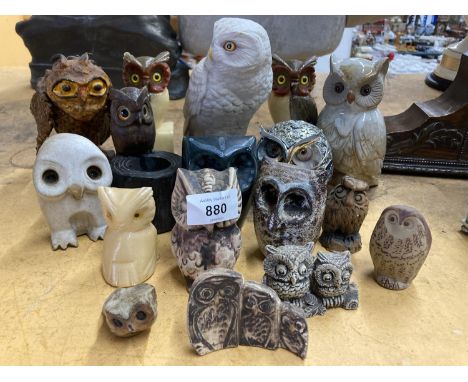 A QUANTITY OF CERAMIC OWLS TO INCLUDE AYNSLEY 