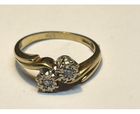 A 9 CARAT GOLD RING WITH TWO DIAMONDS ON A TWIST DESIGN SIZE M 