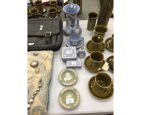 A QUANTITY OF WEDGWOOD JASPERWARE TO INCLUDE VASES, CUP AND SAUCER, TRINKET BOXES, PIN TRAYS, ETC 