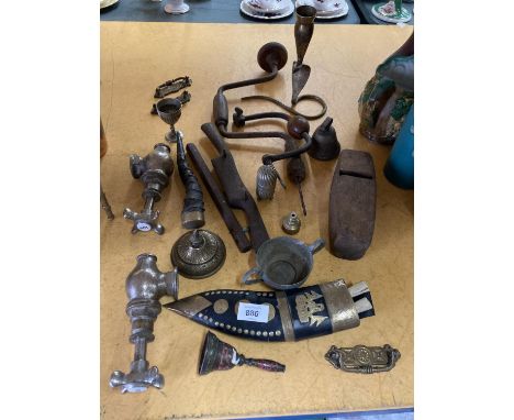 AN ASSORTMENT OF VINTAGE TOOLS, TAPS, BRASS COBRA CANDLESTICK, ETC 
